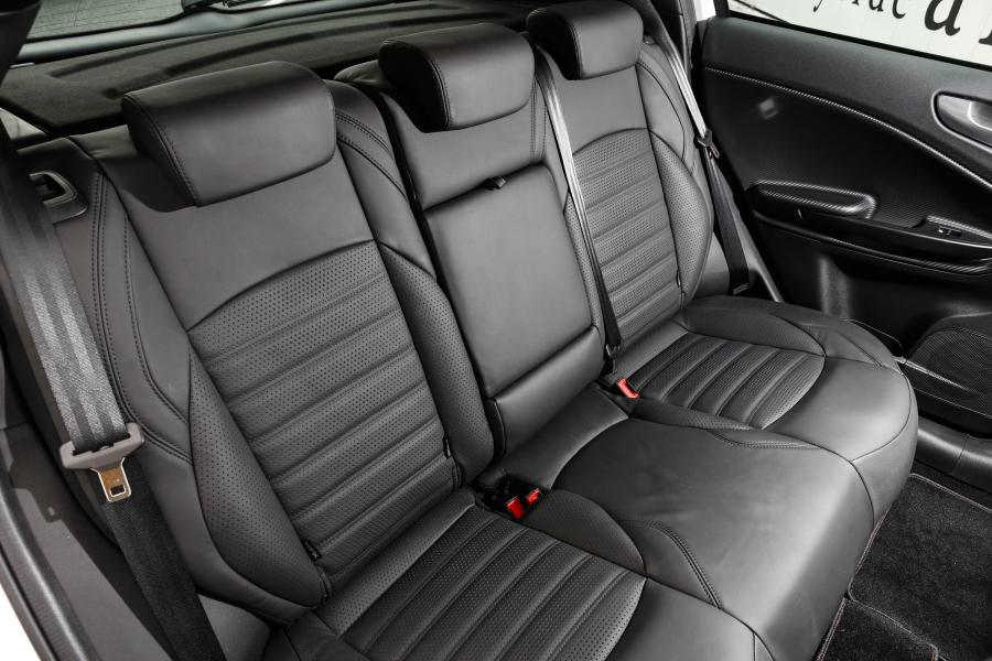 Интерьер Alfa Romeo Giulietta Veloce (940) 2017 года  (JP) (фото 7 из 13)